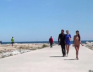 Nude Spanish beauty walked on the shore