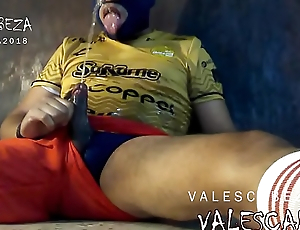 ValesCabeza205 THIRSTY SOCCER PLAYER (ONLY PIG PISS SCENE) escena de futbolista sediento
