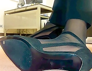 Office Lady Gets Her Malicious Heels And Feet In Nylon Stockings Filmed At