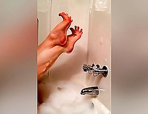 Amateur Girl Films Herself Washing Her Sexy Feet And Toes In The Bathtub
